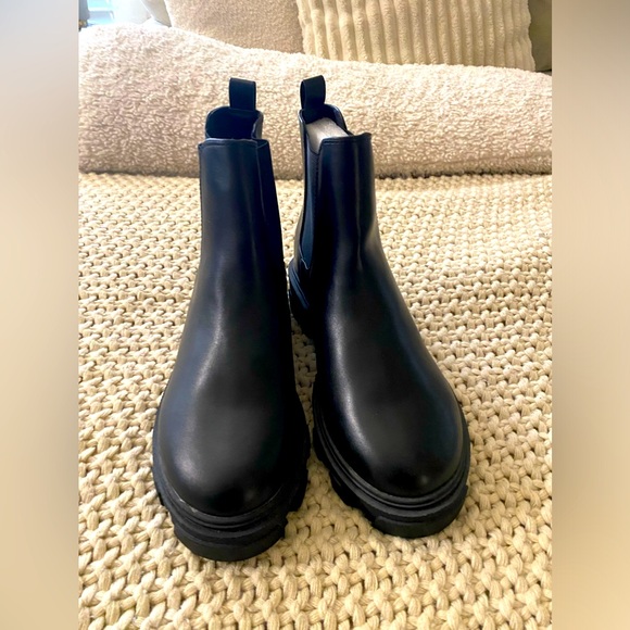 Urban Outfitters Chunky sole boots - Picture 2 of 6